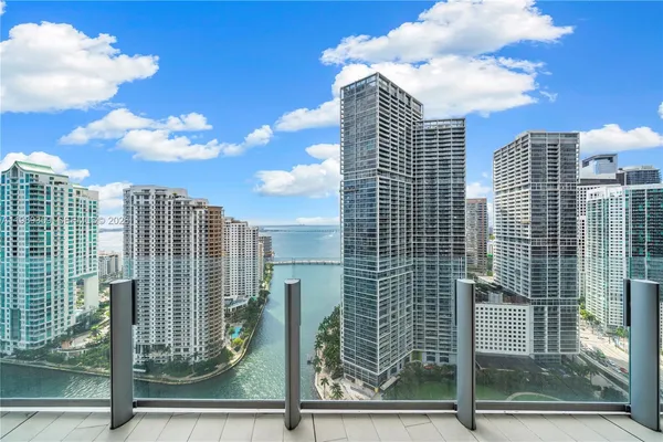 $15,500 | 300 Biscayne Blvd Way, Unit 3005W, Miami, FL 33131