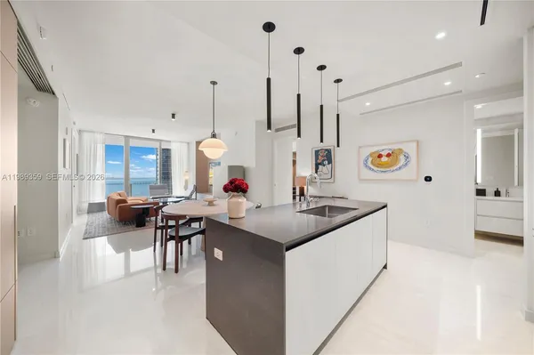 $15,500 | 300 Biscayne Blvd Way, Unit 3005W, Miami, FL 33131