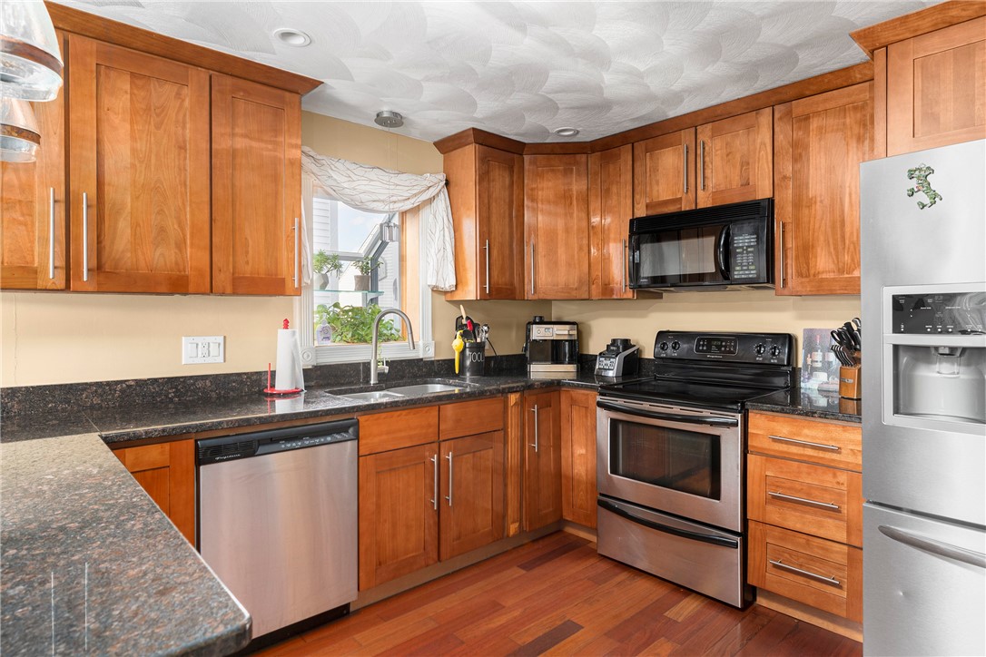 17 Brookwood Road Cranston, RI 02910 - Photo 19 of 32 Gallery Image 19