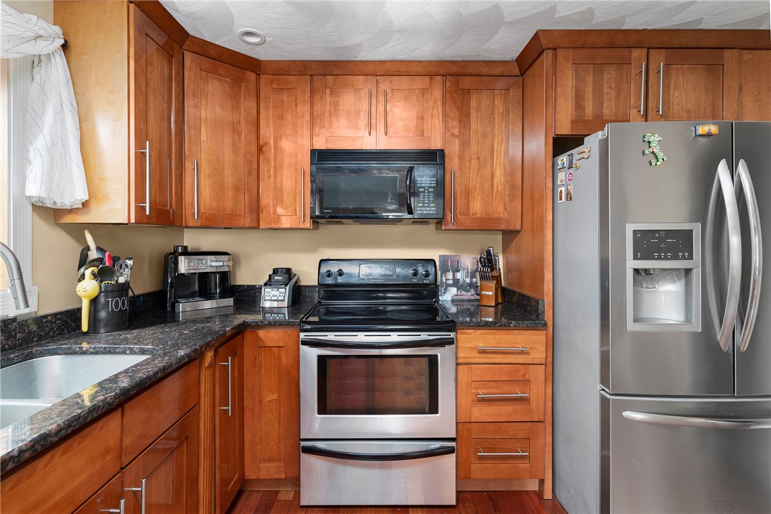 17 Brookwood Road Cranston, RI 02910 - Photo 20 of 32 Gallery Image 20