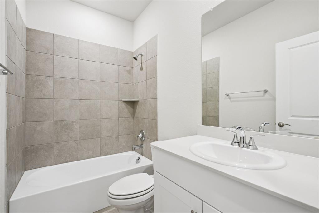 1717 Arches Road Anna, TX 75409 - Photo 13 of 29 Photo is not of the actual home, but is an inspirational photo of builder’s model home and may depict options, furnishings, and/or decorator features that are not included.