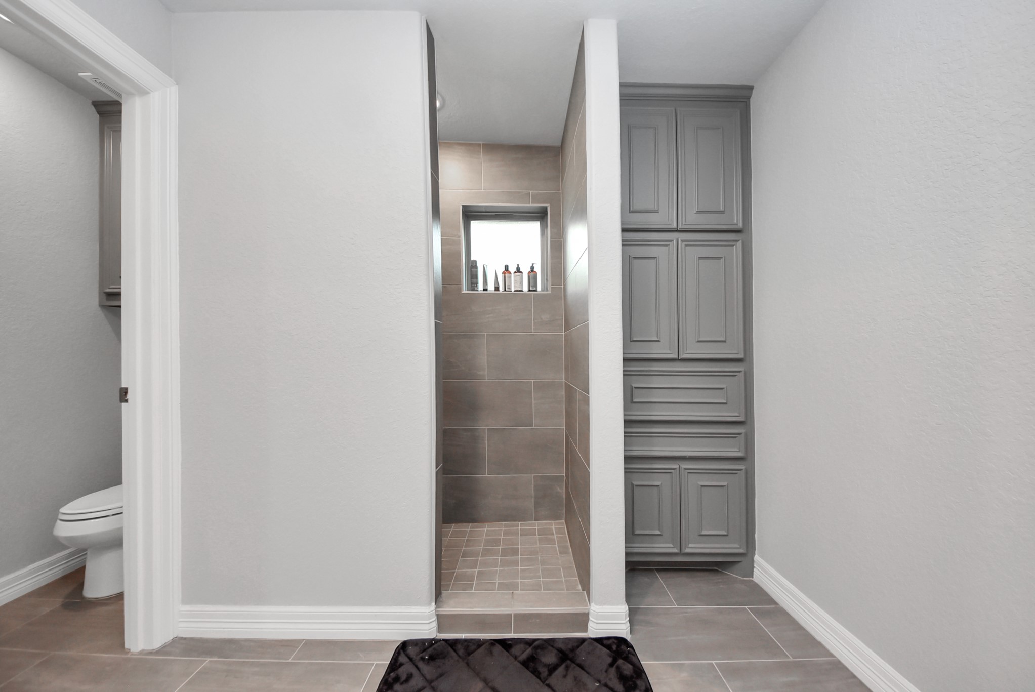 1023 South Anderson Street Angleton, TX 77515 - Photo 20 of 24 Primary Bathroom