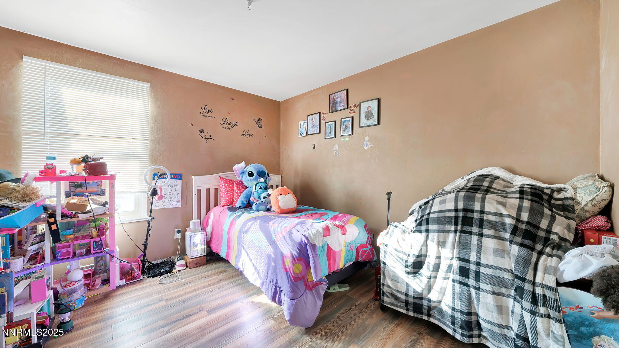 7640 Bluestone Drive Reno, NV 89511 - Photo 24 of 30 a bedroom with two beds and a closet