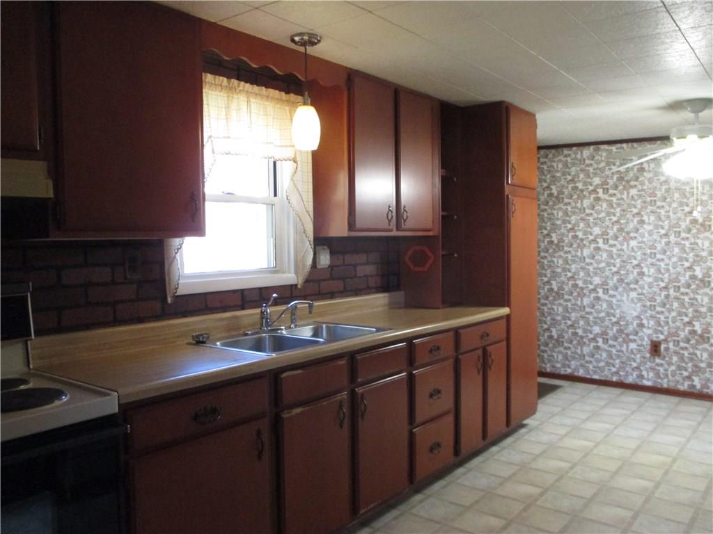 1405 Barclay Hill Road Beaver, PA 15009 - Photo 3 of 20 Kitchen with eat in area