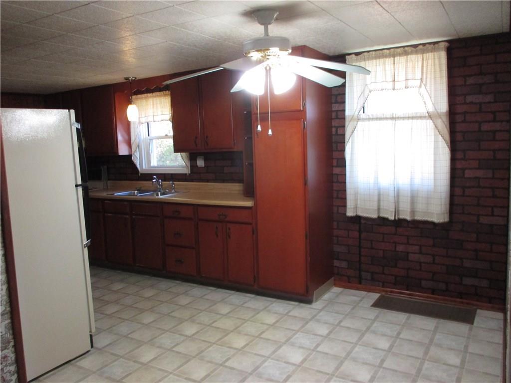 1405 Barclay Hill Road Beaver, PA 15009 - Photo 4 of 20 Kitchen with eat in area
