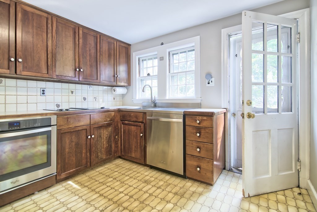 491 Sudbury Road Concord, MA 01742 - Photo 10 of 18 Gallery Image 10