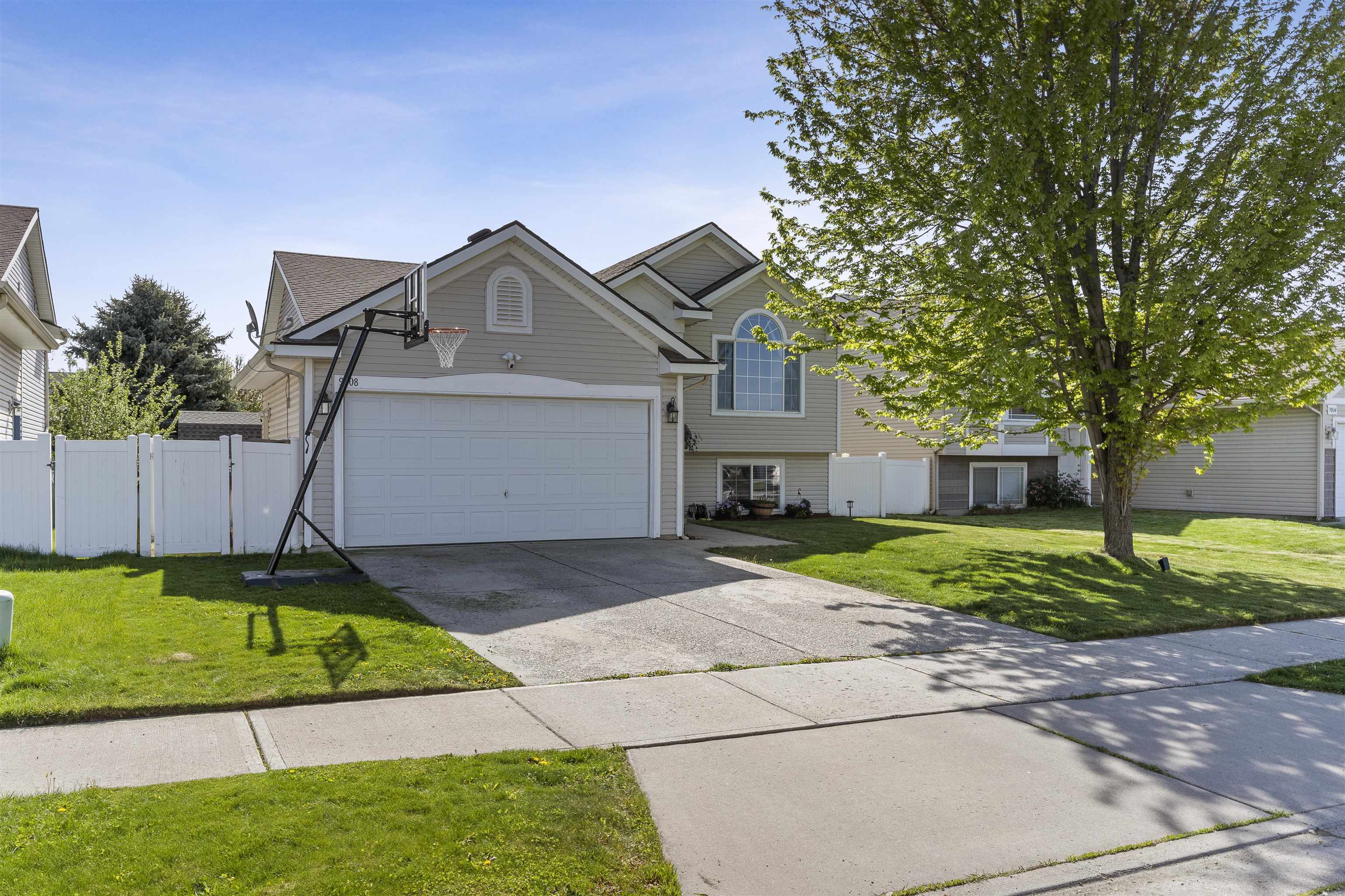 9008 North Oak Street Spokane, WA 99208 - Photo 2 of 35