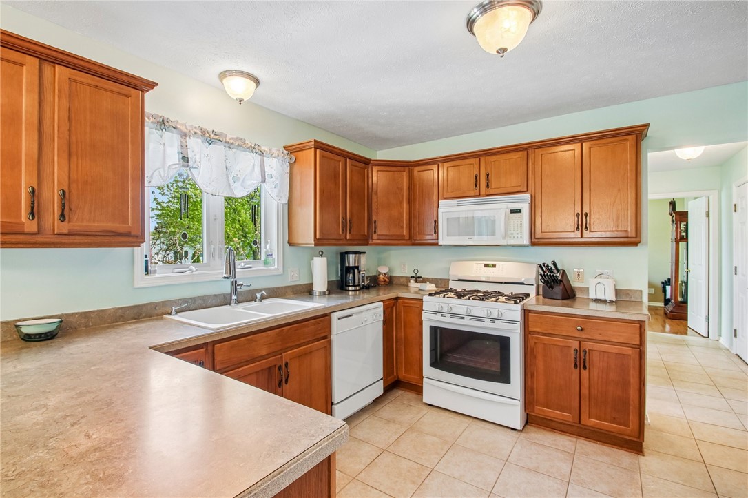 82 Quarterdeck Place Greece, NY 14612 - Photo 13 of 50