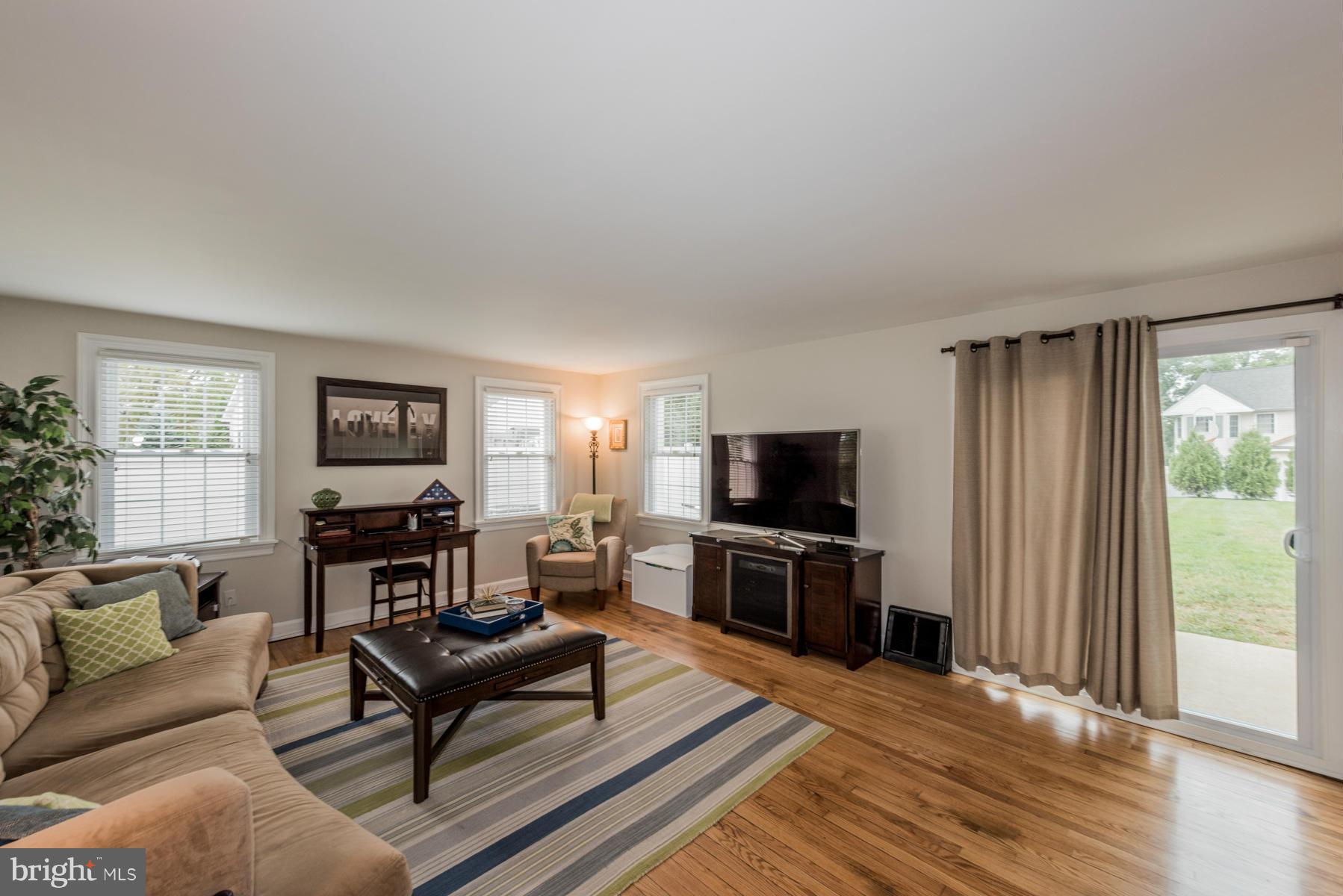 5014 Montgomery Road Ellicott City, MD 21043 - Photo 7 of 21 Living Room