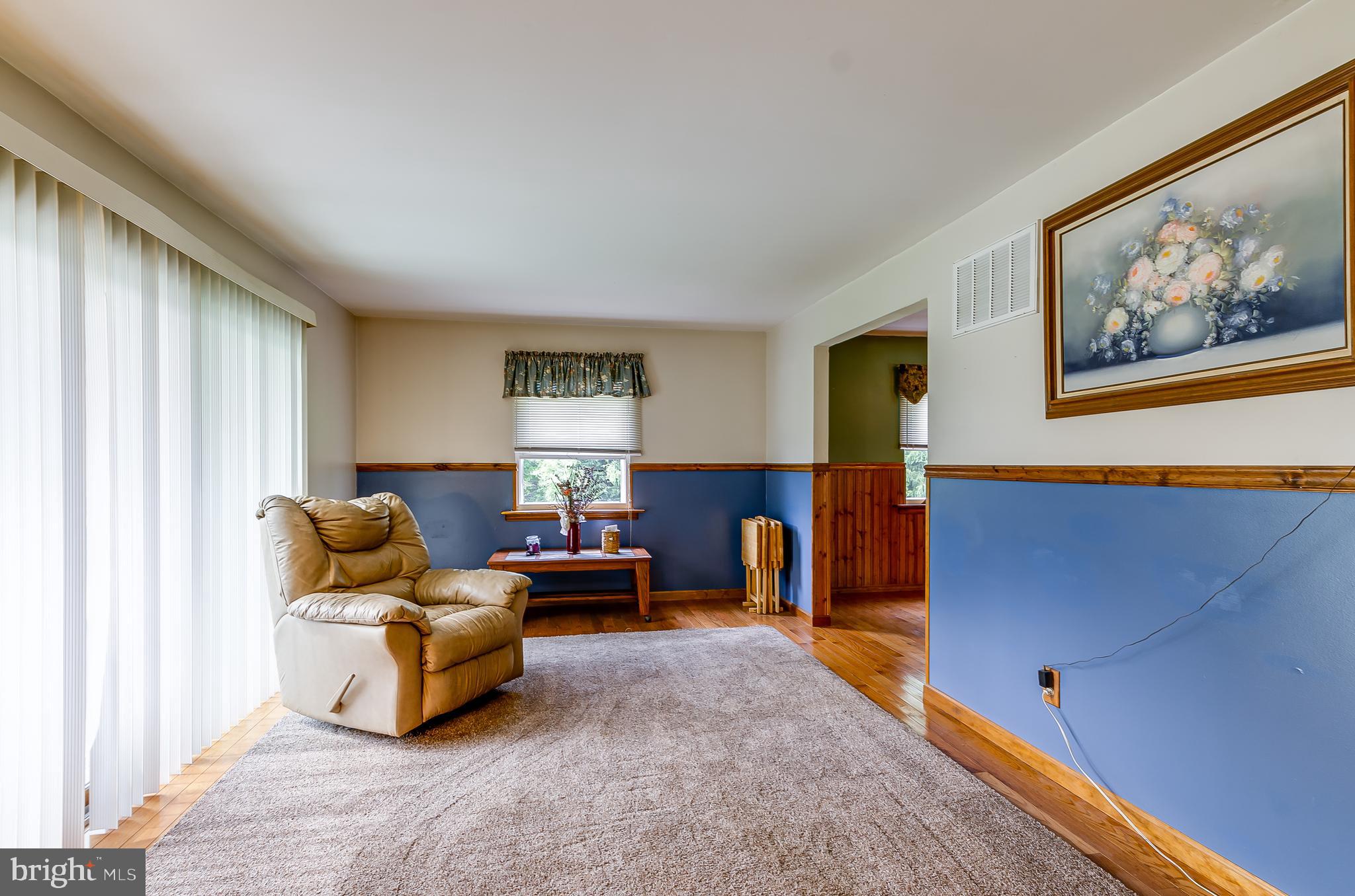 321 Retreat Road Southampton, NJ 08088 - Photo 7 of 32 Living Room