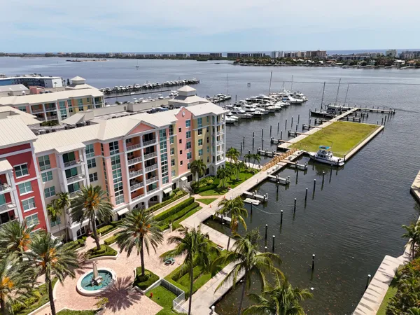 $5,000 | 806 East Windward Way, Unit 323, Lantana, FL 33462