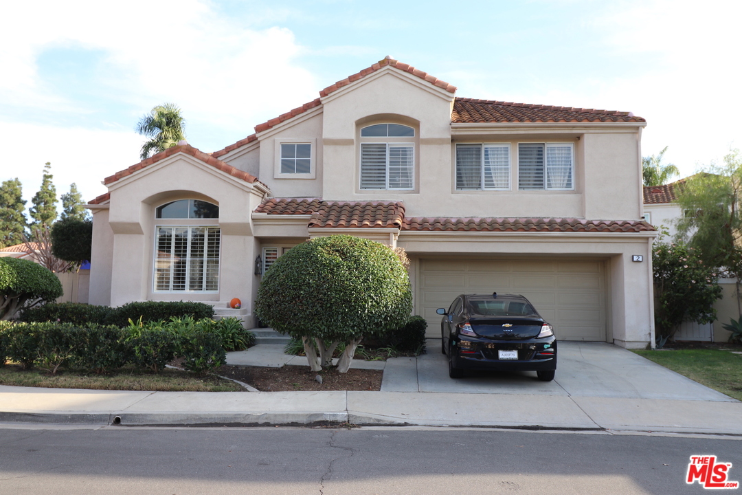 2 Montage Irvine, CA 92614 - Photo 2 of 32 a front view of a house with garden