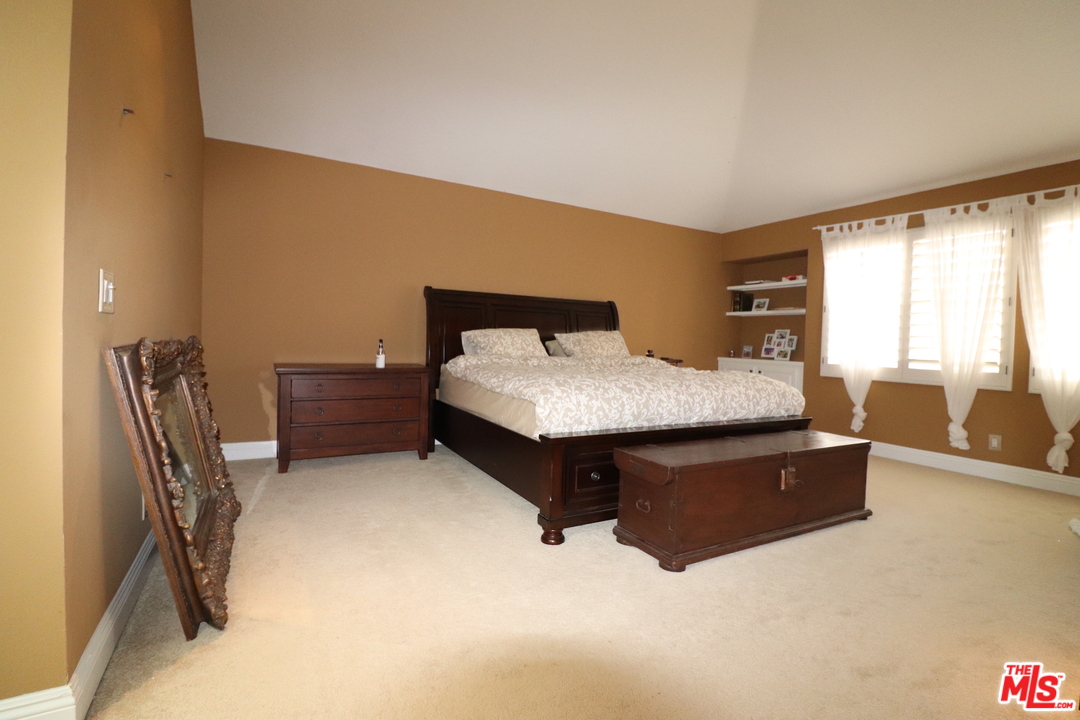 2 Montage Irvine, CA 92614 - Photo 20 of 32 a living room with furniture