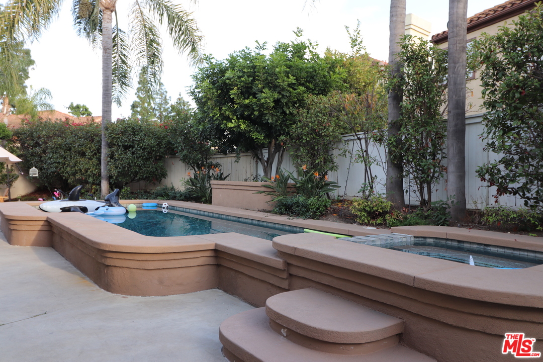 2 Montage Irvine, CA 92614 - Photo 22 of 32 a outdoor space with patio furniture