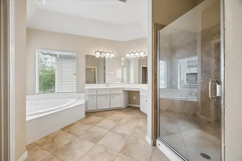 $680,000 | 911 Vaulted Oak Street, Houston, TX 77008