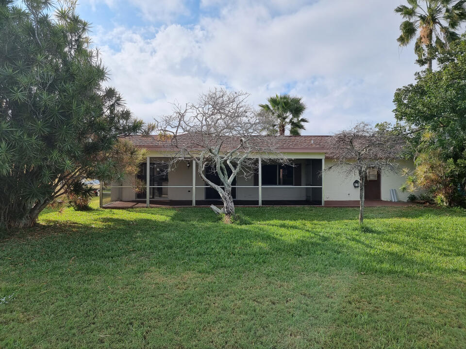 46 Vista Del Rio Boynton Beach, FL 33426 - Photo 4 of 19 4