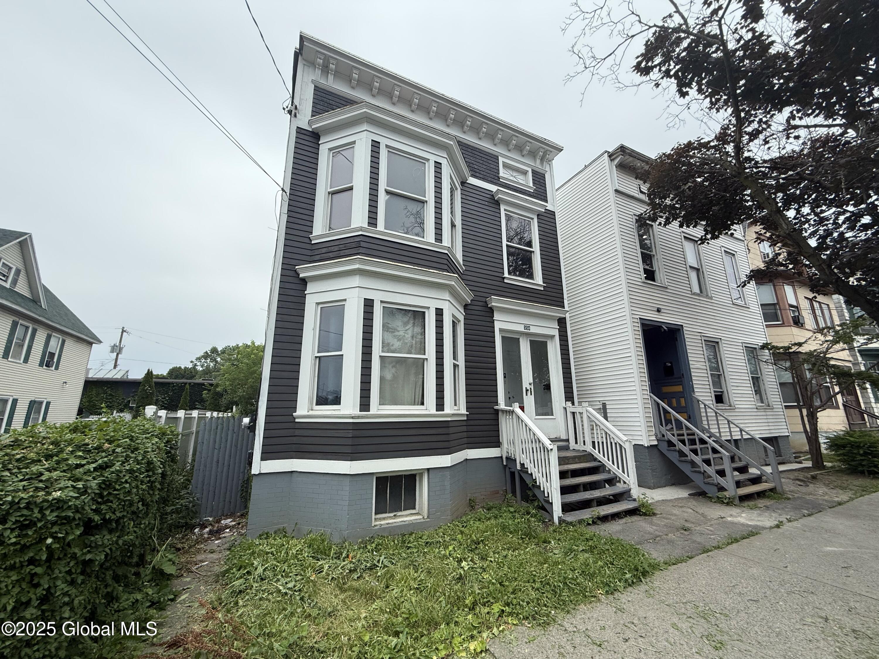 554 Washington Avenue Albany, NY 12203 - Photo 1 of 22 Front