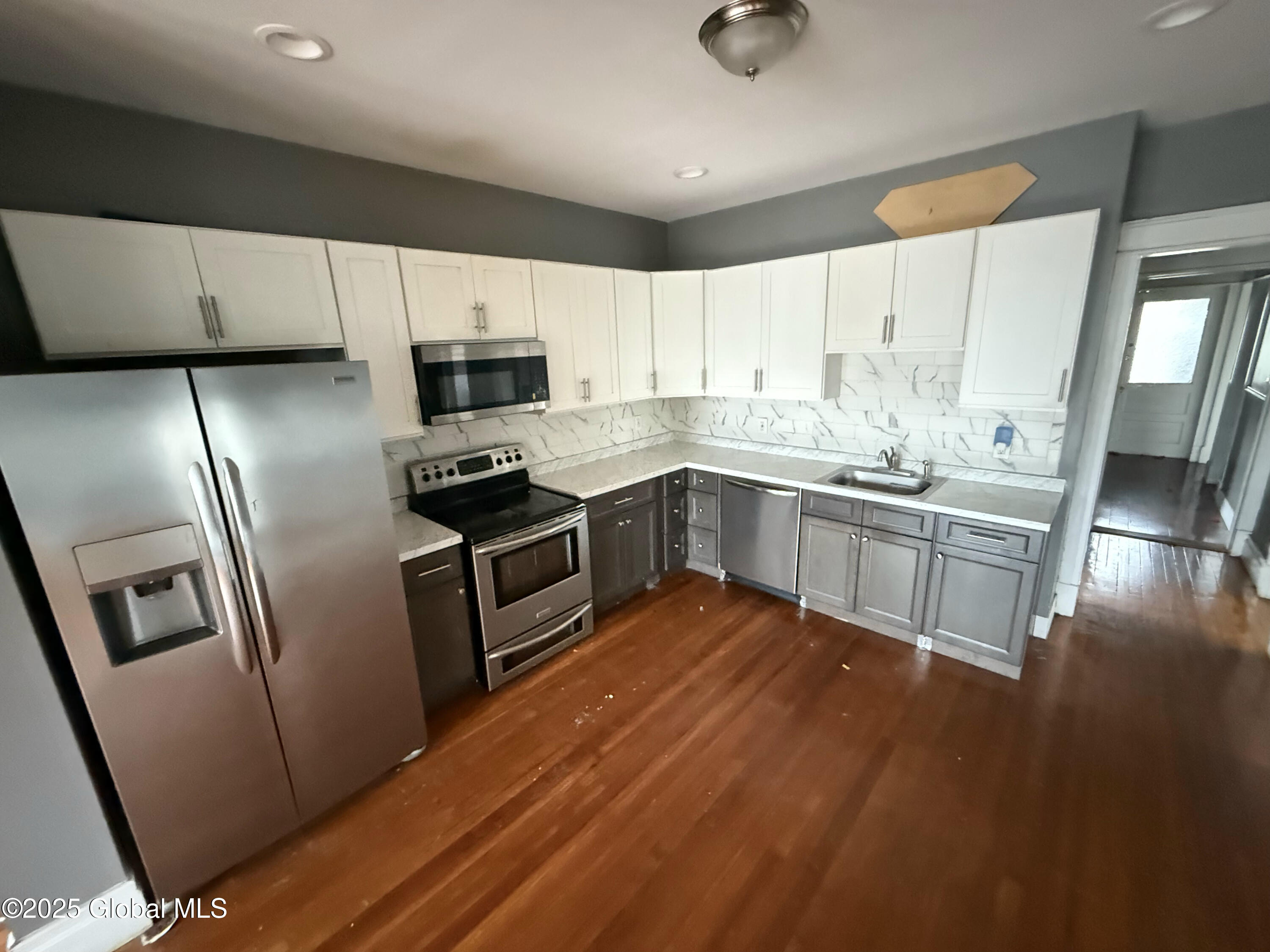 554 Washington Avenue Albany, NY 12203 - Photo 5 of 22 IMG_0383