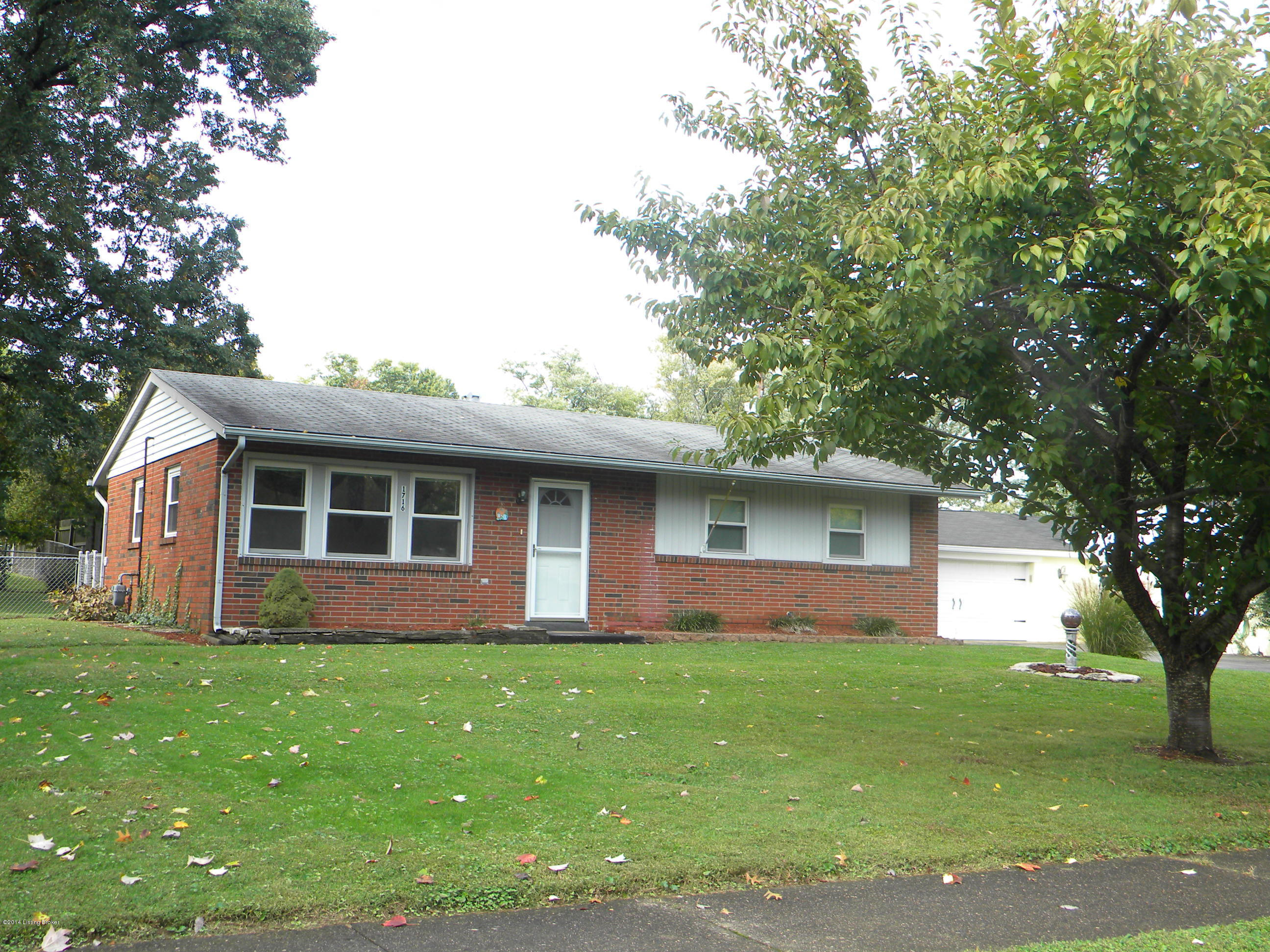 1716 Millgate Road Louisville, KY 40223 - Photo 3 of 36 DSCN4470