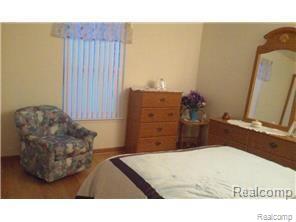 1576 O'Neil Circle Rochester Hills, MI 48307 - Photo 6 of 15