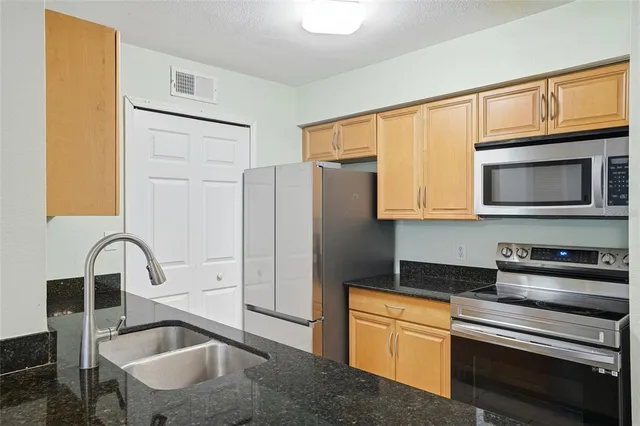 $2,150 | 3275 Haviland Court, Unit 103, Palm Harbor, FL 34684