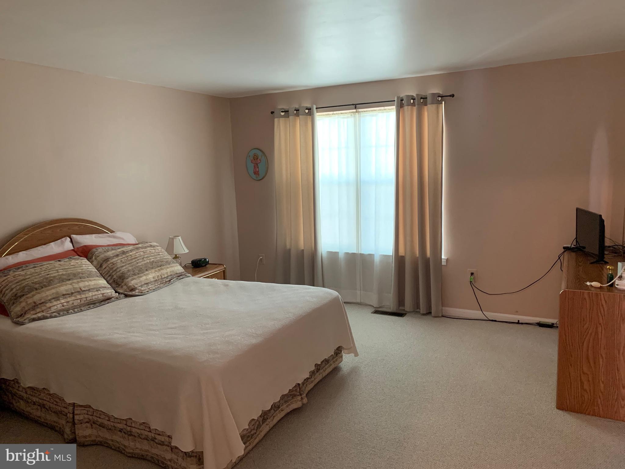 15030 Shamrock Ridge Road Silver Spring, MD 20906 - Photo 11 of 21 Huge Master Bedroom