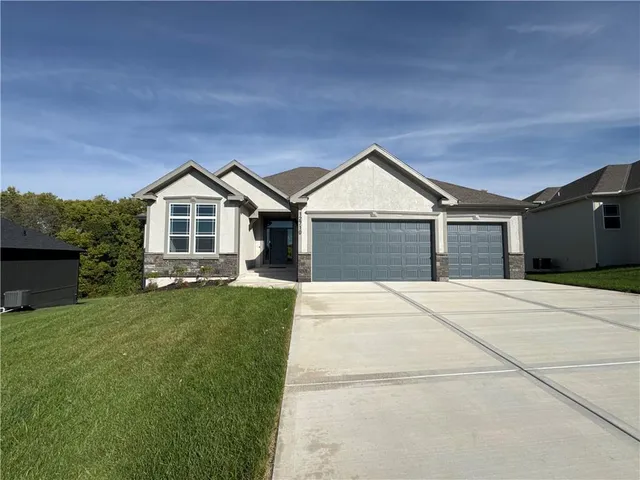$599,950 | 12710 Northwest Bittersweet Drive, Platte City, MO 64079