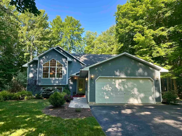 $399,900 | 8500 Bent Pine Drive, Lake Ann, MI 49650