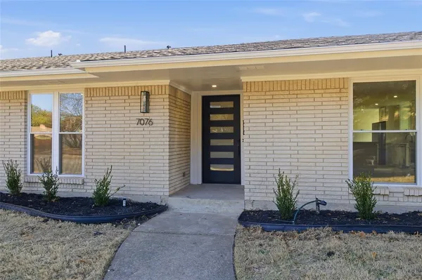a view of a house with a garage