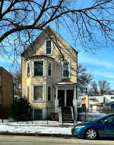 $200,000 | 716 North Leclaire Avenue, Chicago, IL 60644