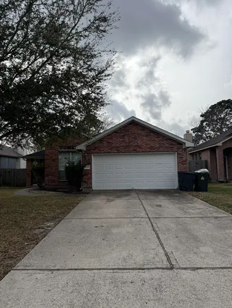 $1,975 | 4838 Chase Ct Drive, Bacliff, TX 77518