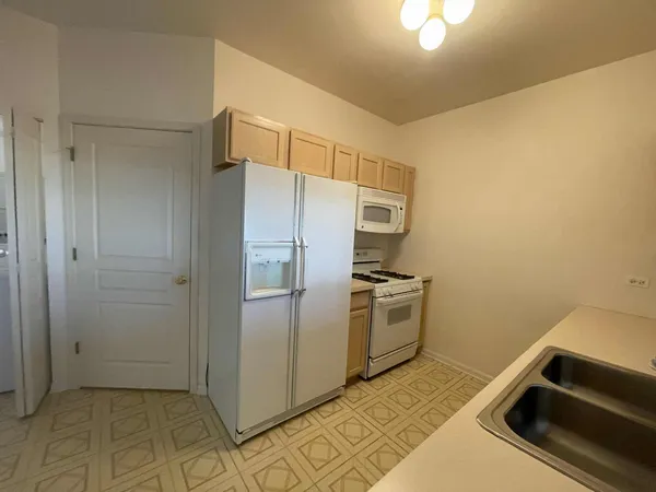 $2,250 | 51 Arboretum Drive, Lombard, IL 60148
