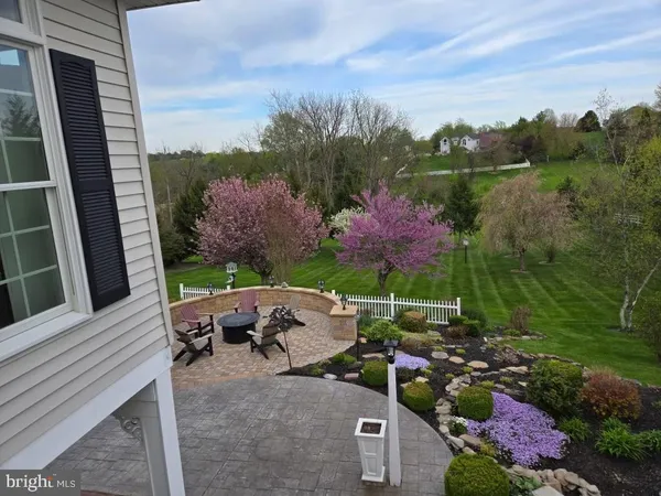 $1,075,000 | 1709 Country Manor Drive, York, PA 17408