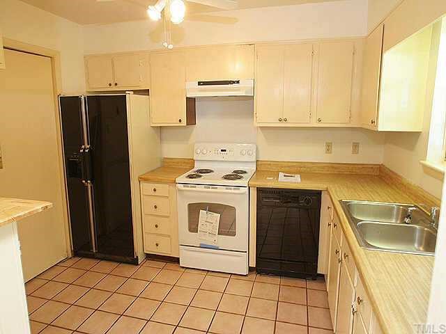 5805 Nottoway Court Raleigh, NC 27609 - Photo 3 of 7