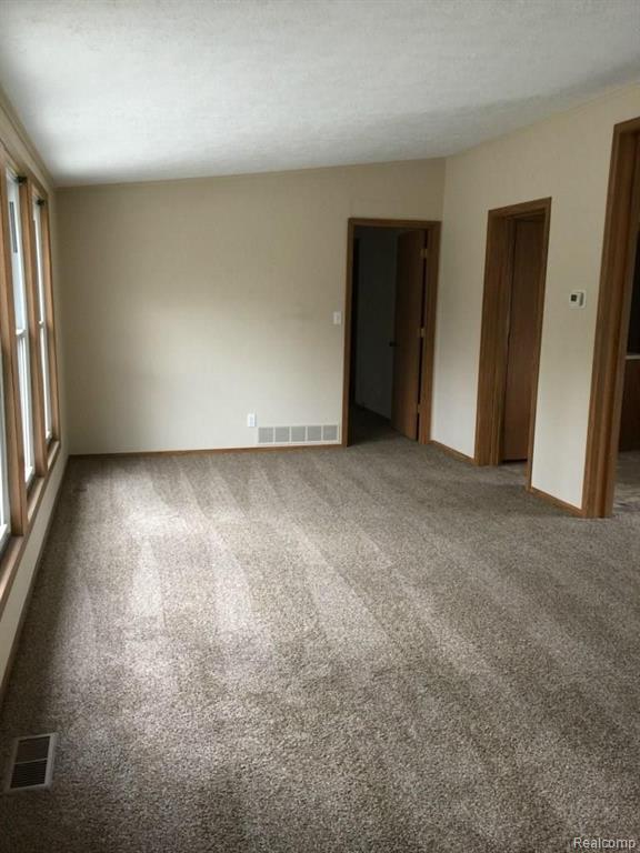 8161 Hamburg Road Brighton, MI 48116 - Photo 4 of 18