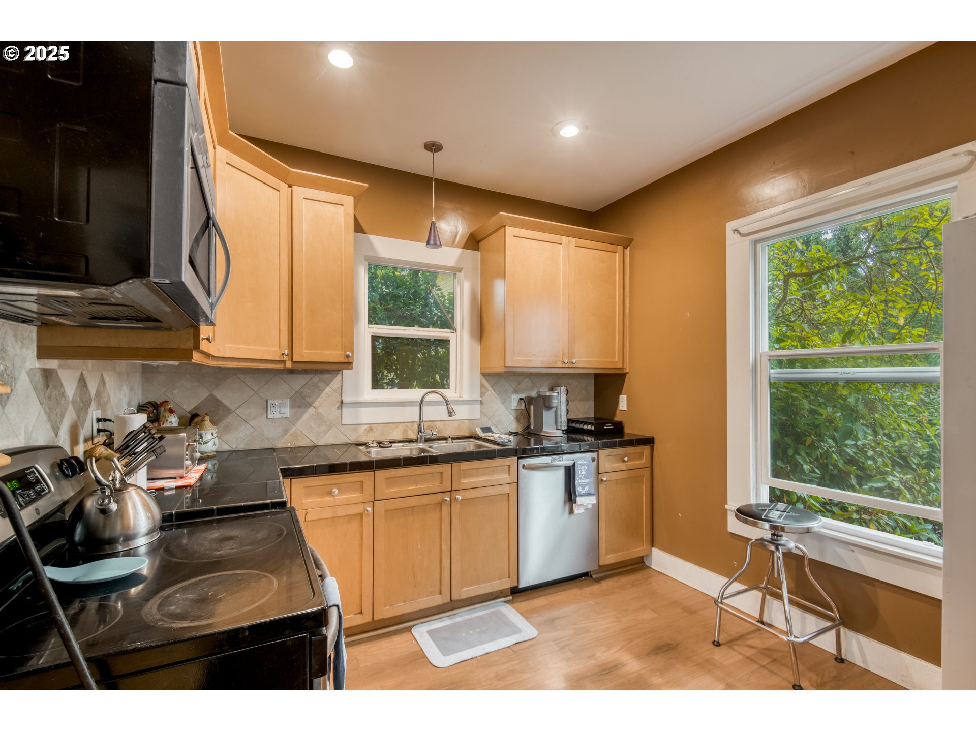 716 Northeast 75th Avenue Portland, OR 97213 - Photo 10 of 25