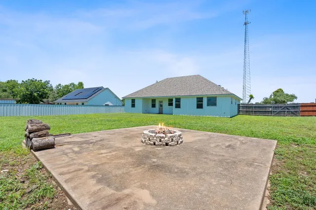 $370,000 | 103 West Tomlinson Street, Florence, TX 76527