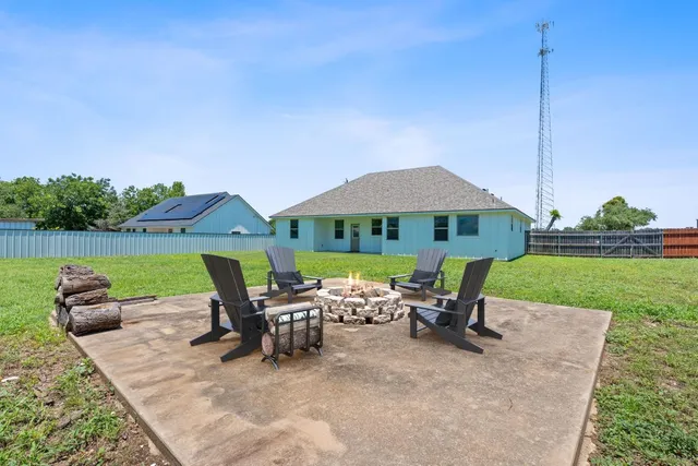 $370,000 | 103 West Tomlinson Street, Florence, TX 76527