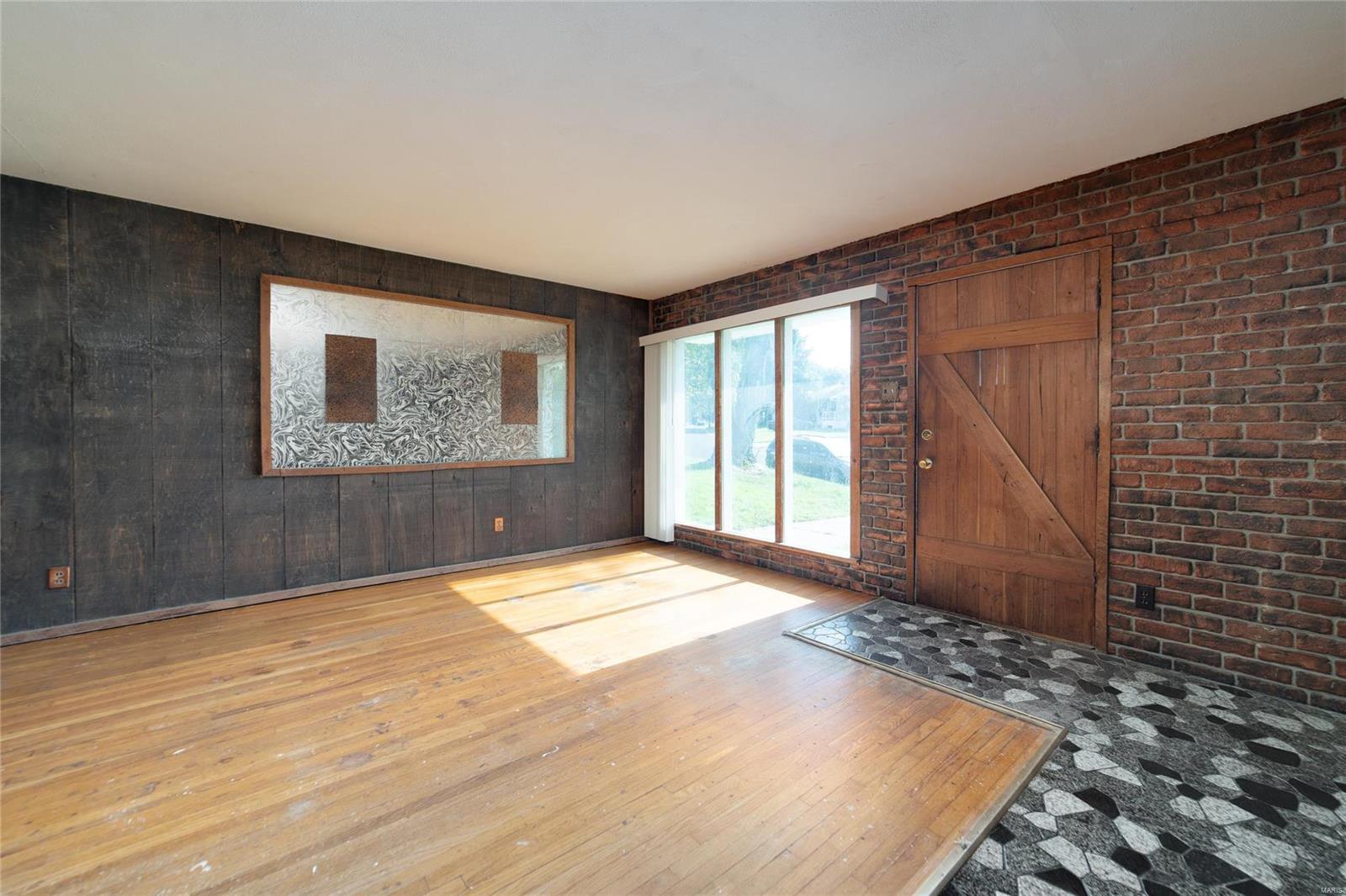 261 Presley Road St. Louis, MO 63137 - Photo 3 of 25