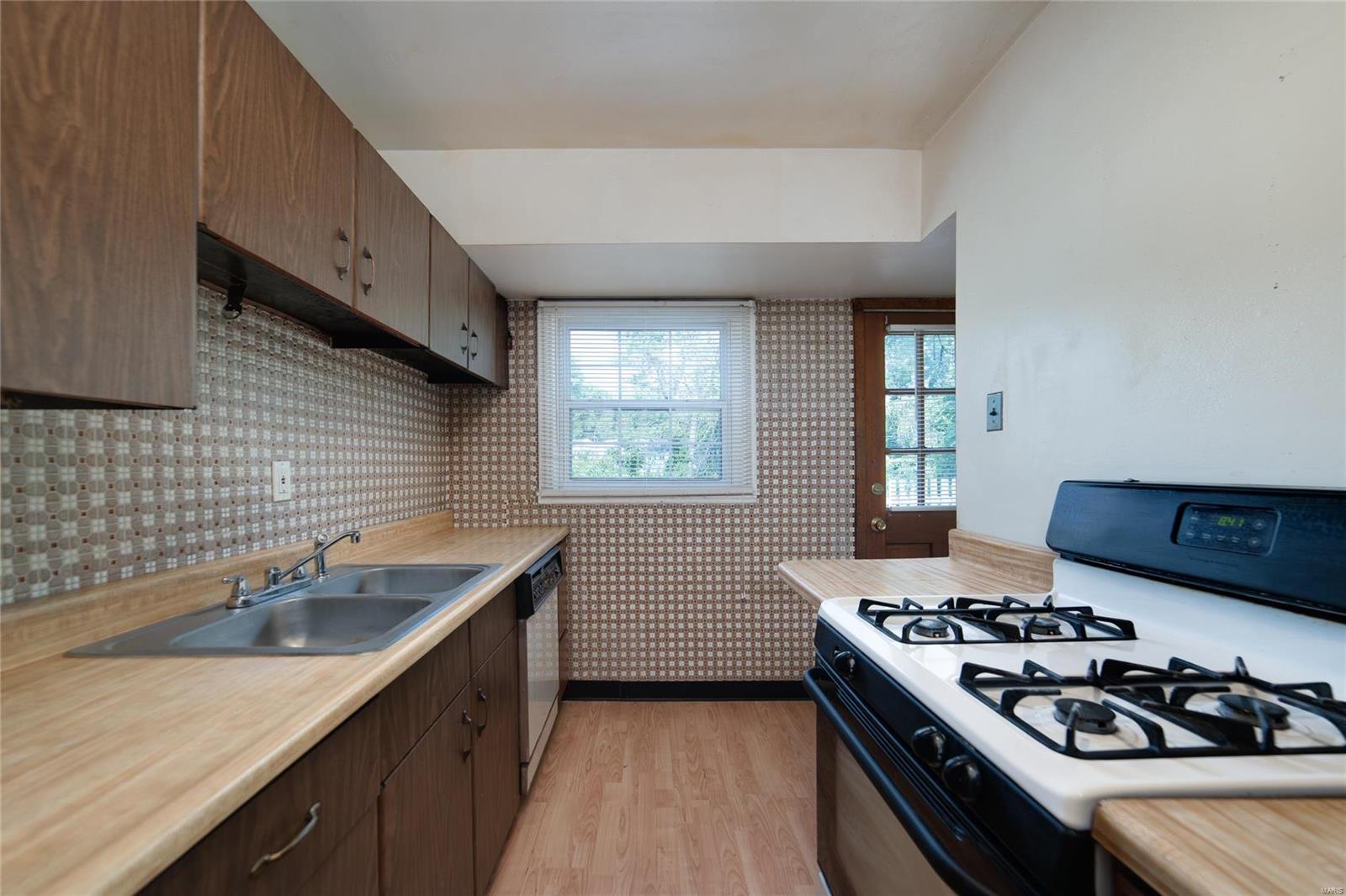 261 Presley Road St. Louis, MO 63137 - Photo 8 of 25