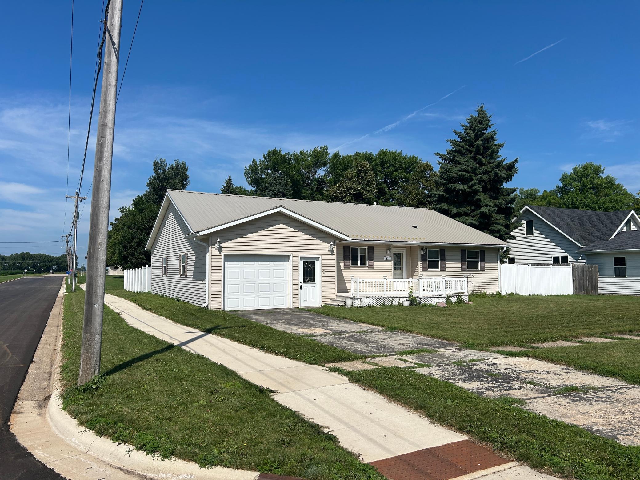 137 Maple Street Tyler, MN 56178 - Photo 3 of 28