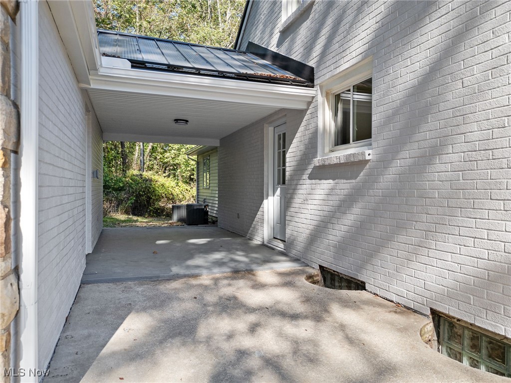 1043 Krumroy Road Akron, OH 44306 - Photo 29 of 48 Covered breezeway