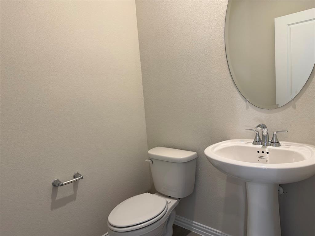 1736 Arches Road Anna, TX 75409 - Photo 11 of 18 Bathroom featuring a textured wall