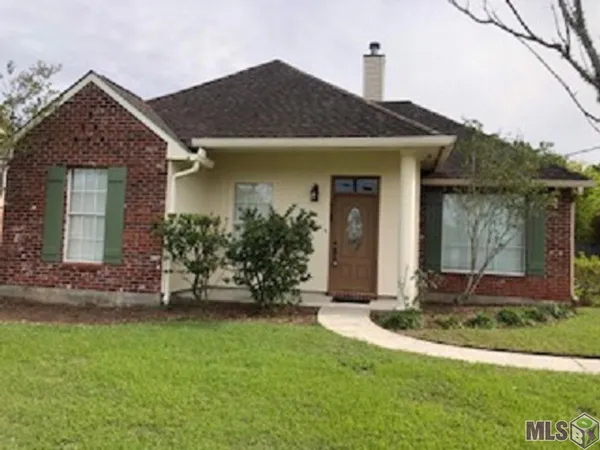 $2,100 | 38159 Willow Lake E Avenue, Prairieville, LA 70769