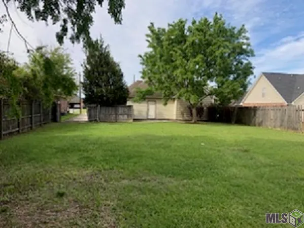 $2,100 | 38159 Willow Lake E Avenue, Prairieville, LA 70769