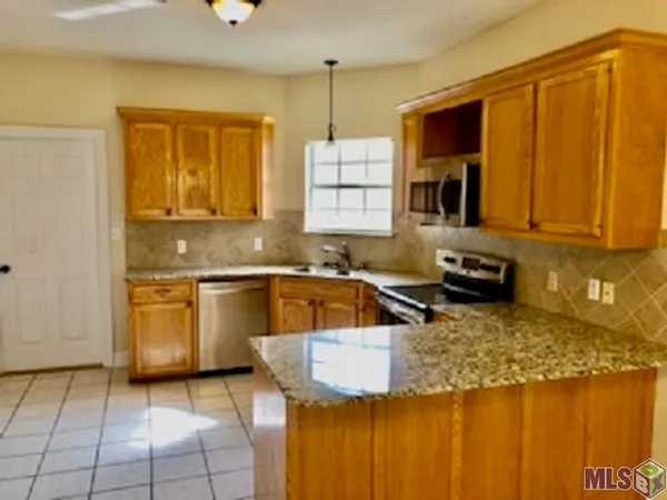 $2,100 | 38159 Willow Lake E Avenue, Prairieville, LA 70769