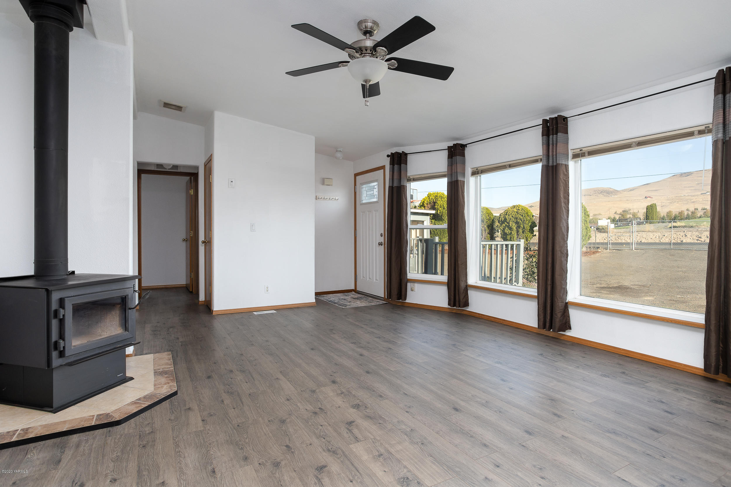 6904 Bittner Road Yakima, WA 98901 - Photo 15 of 29 a view of a livingroom with a ceiling fan and window