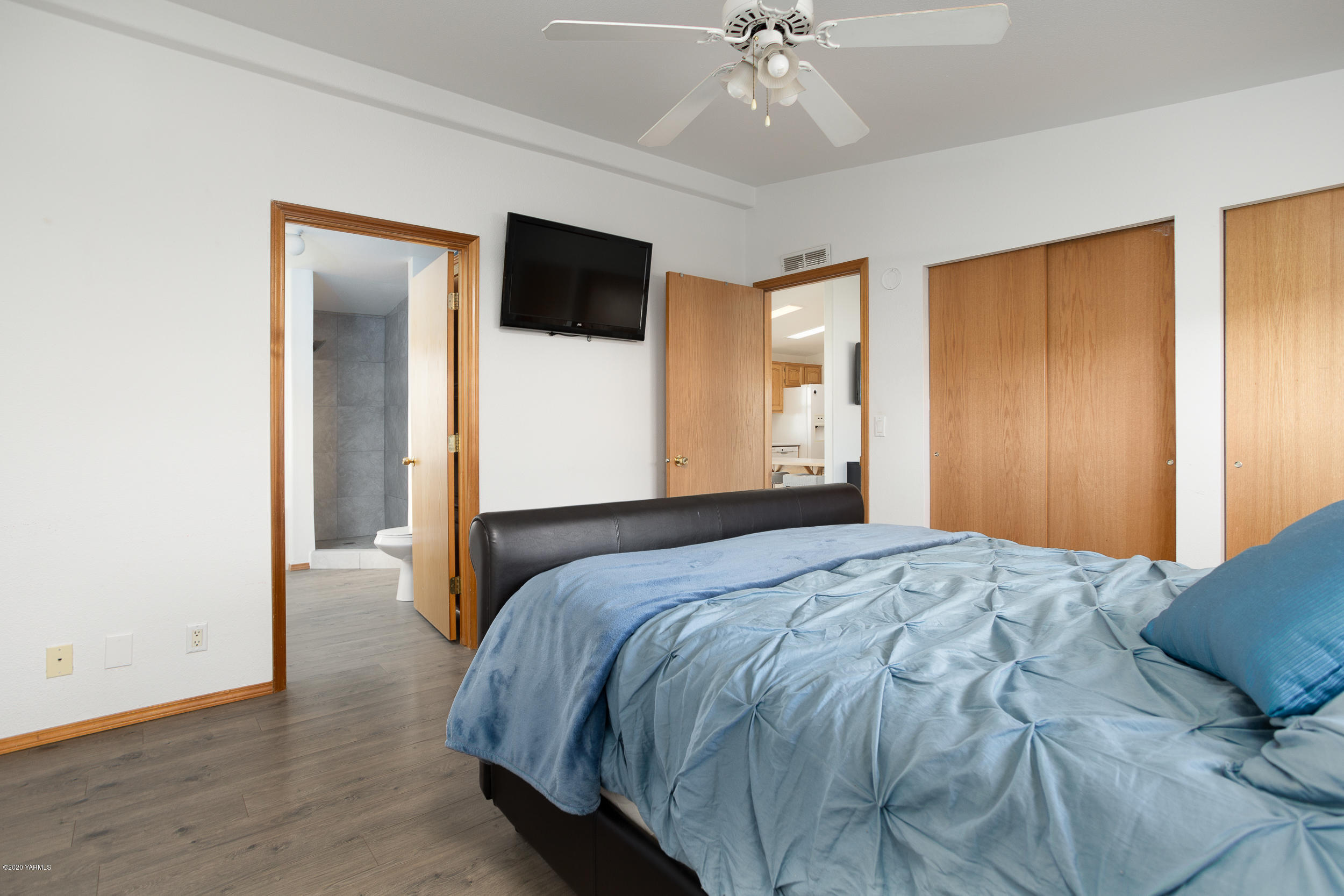 6904 Bittner Road Yakima, WA 98901 - Photo 20 of 29 a bedroom with a bed and a flat screen tv