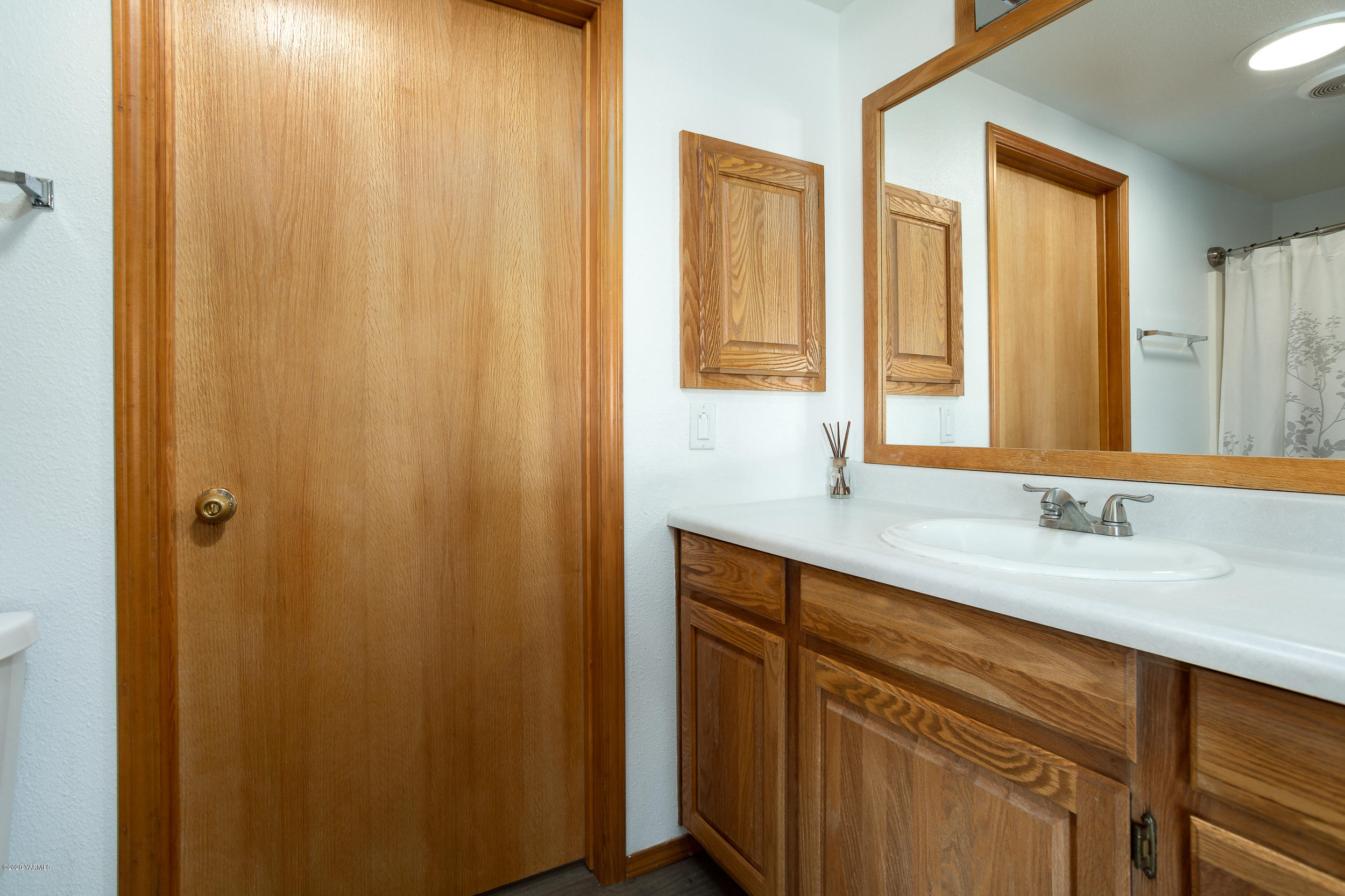6904 Bittner Road Yakima, WA 98901 - Photo 24 of 29 a bathroom with a sink and a mirror