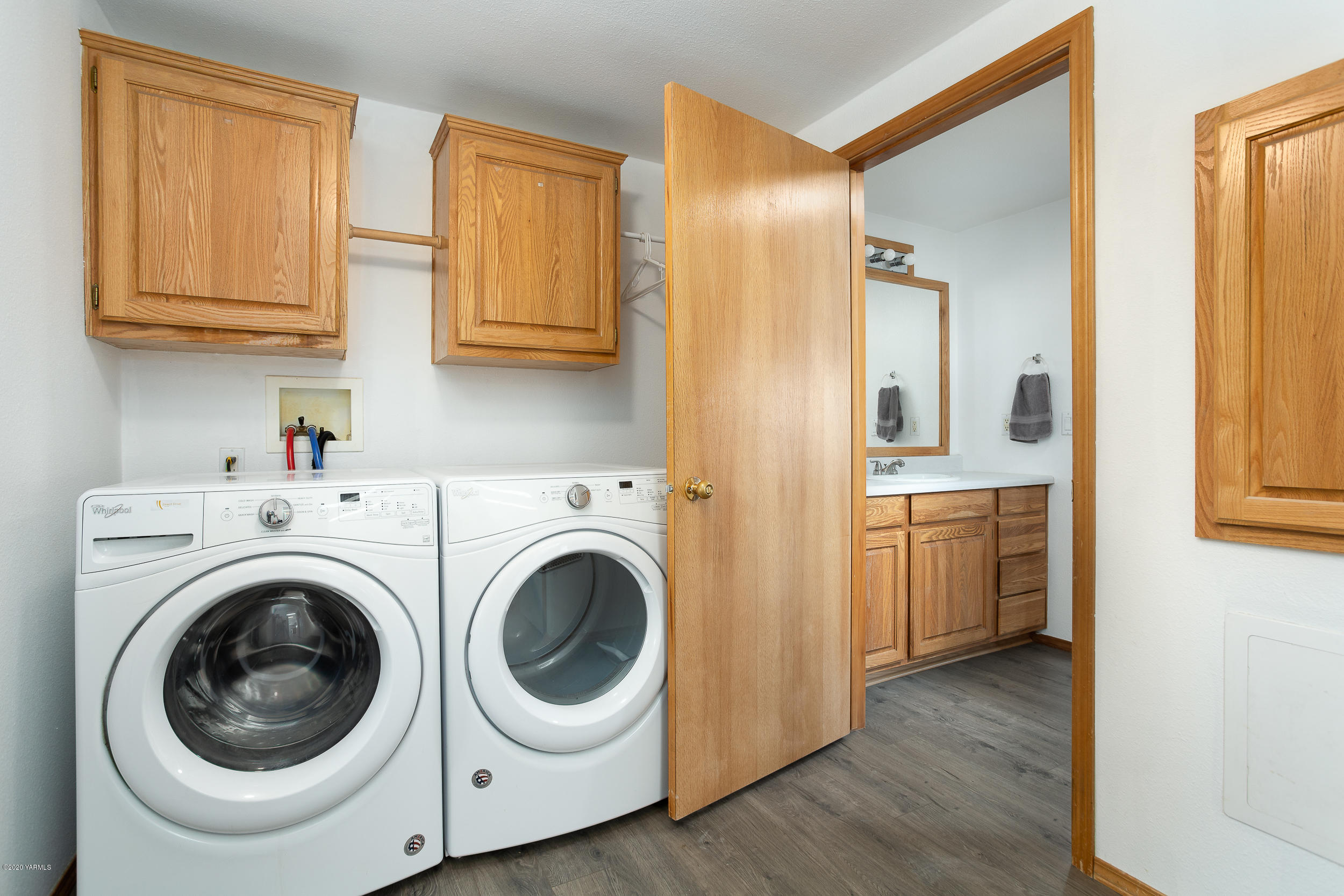 6904 Bittner Road Yakima, WA 98901 - Photo 28 of 29 a view of a kitchen with washer and dryer